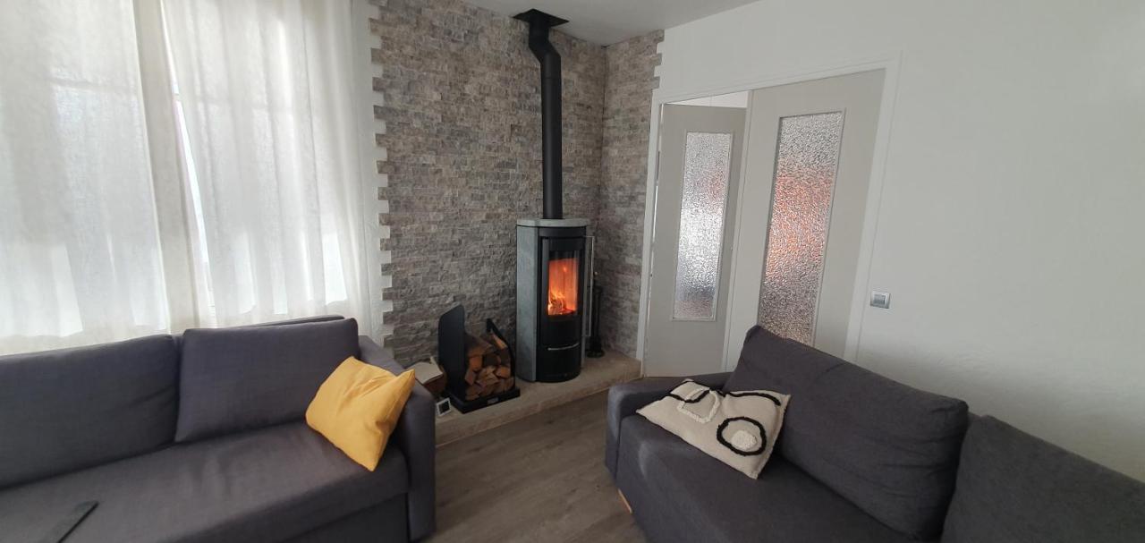 Appartement entier indépendant au dessus de villa wi fi parking gratuit proche plage et centre ville Sanary-sur-Mer Exterior foto